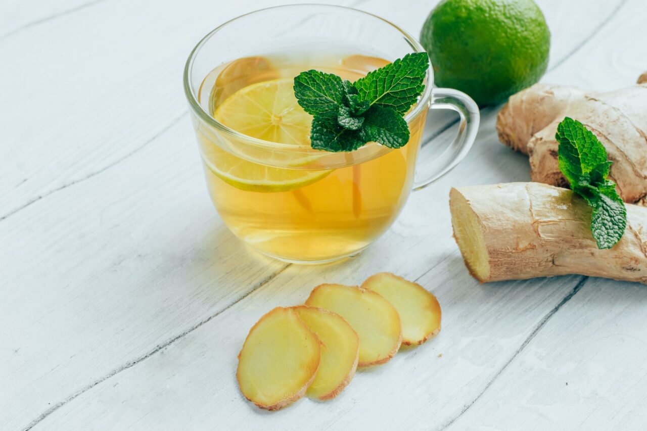 Une boisson apaisante et savoureuse thé au gingembre et au citron — free download